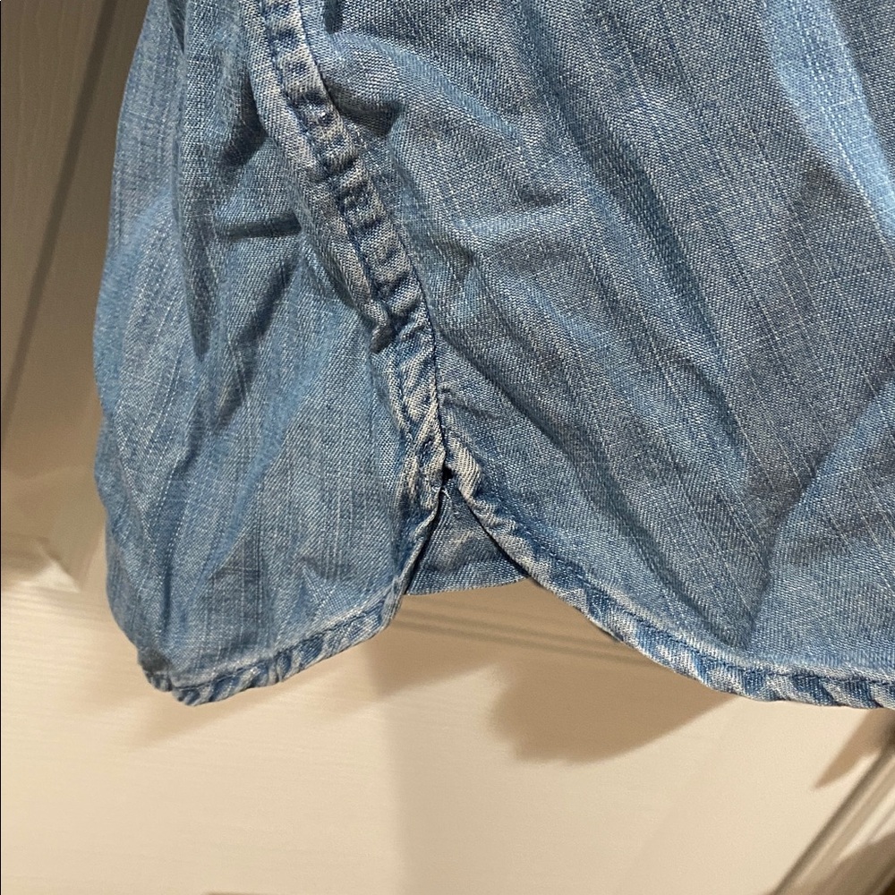Banana Republic Light Blue Untucked Fit Chambray Shirt - Size XL - Picture 4 of 11